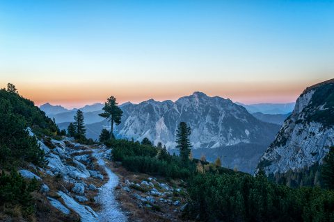 Mit Bahn und Bus in die Natur – neuer Wanderführer da