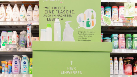 Verpackungsrücknahme: dm sammelt leere Kunststoffverpackungen