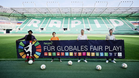 SK Rapid und Footballhelps für SDGs