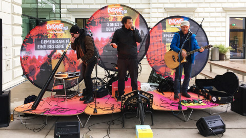 Emissionsfreie Musik-Tour auf mobiler Lastenrad-Bühne